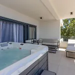 Luxurious In With Wifi Apartment *