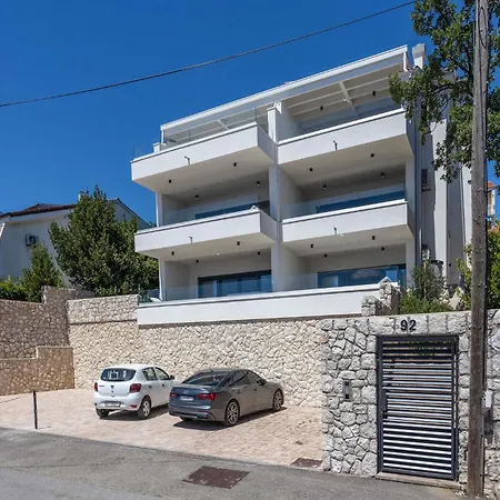 Amazing In With Kitchen Apartment