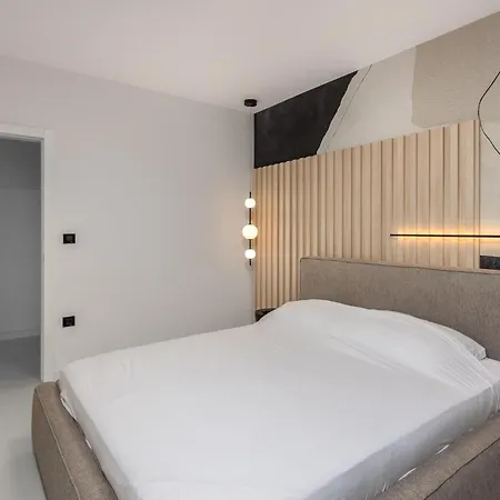 Amazing In With Kitchen Apartment *