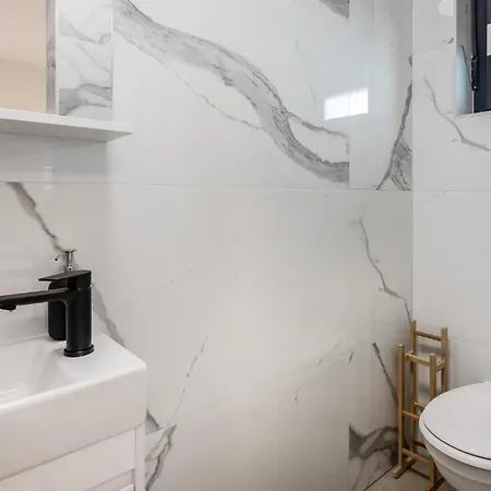 Apartment Amazing In With Kitchen Novi Vinodolski